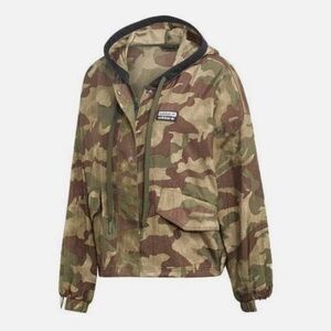 *NWT* ADIDAS ORIGINALS Camo Hooded Windbreaker Jacket - Women’s Size Small